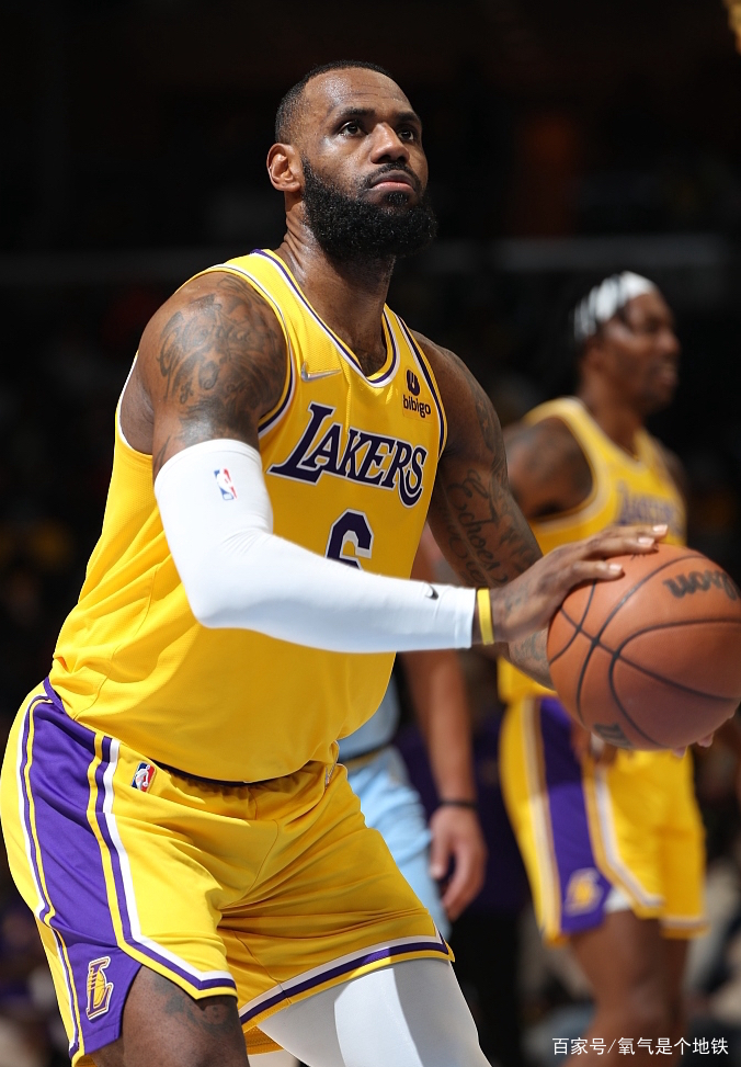 PG模拟器在线试玩-刚刚！广东宏远状态回暖阿扎伦卡在湖人比赛中连败，里程碑夜布莱顿完成体检(哈登恢复巅峰快船交易伦纳德)